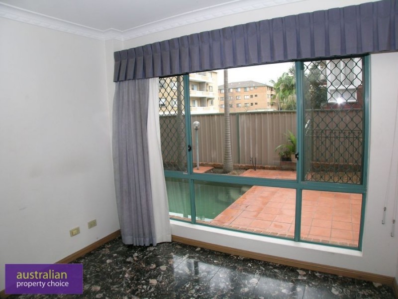 8 General Holmes Drive, Brighton-le-sands NSW 2216