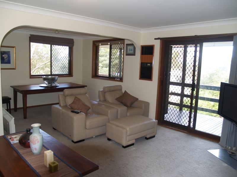 13 Woodcliff Pd, Lugarno NSW 2210