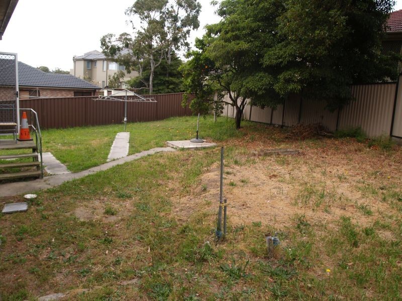 2 Bottlebrush Ave, Lugarno NSW 2210