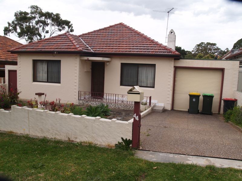 44 Proctor Pde, Kingsgrove NSW 2208