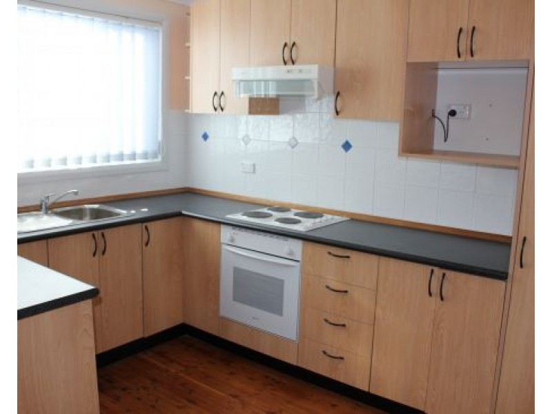 2/28 Henry Lawson Drive, Peakhurst NSW 2210