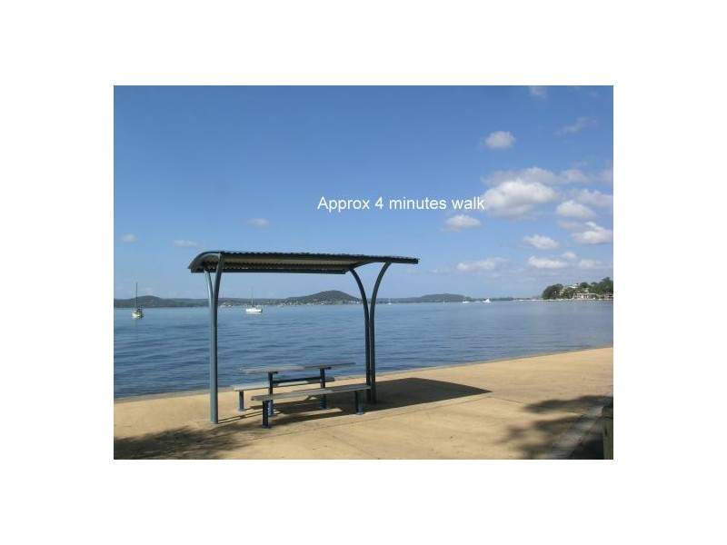 15 Althea Place, Point Clare NSW 2250