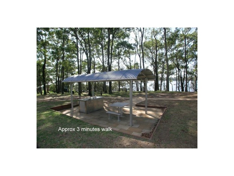 15 Althea Place, Point Clare NSW 2250