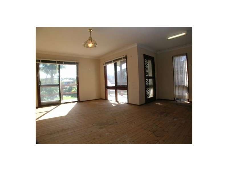 15 Althea Place, Point Clare NSW 2250