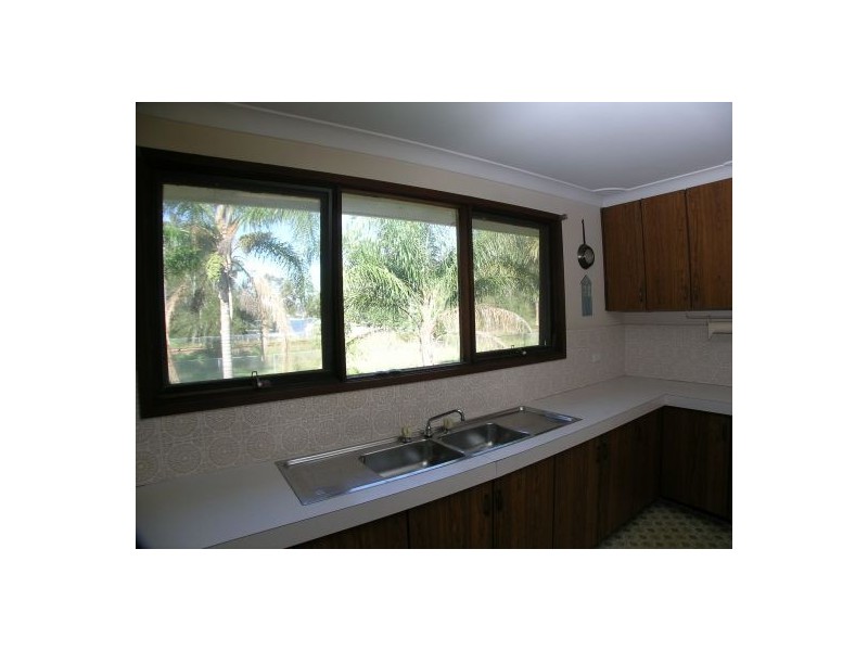 15 Althea Place, Point Clare NSW 2250