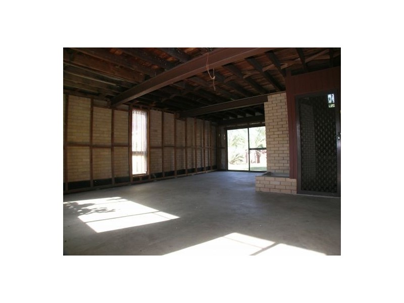 15 Althea Place, Point Clare NSW 2250