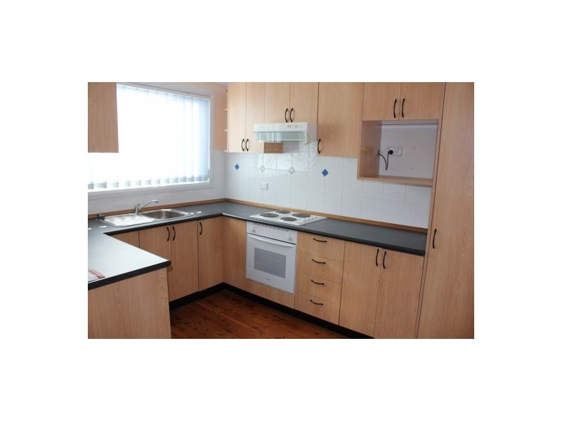 28 Henry Lawson Drive, Peakhurst NSW 2210