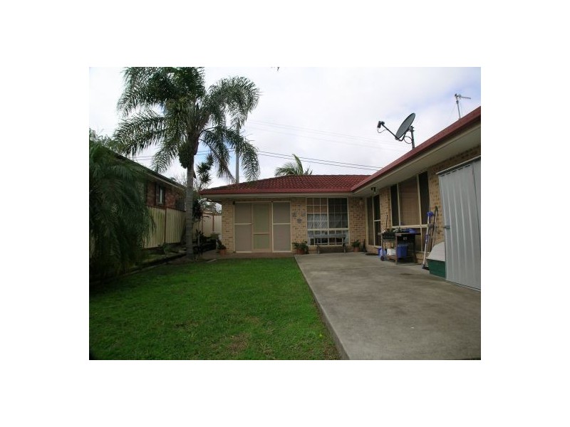 6 Loongana Crescent, Blue Haven NSW 2262