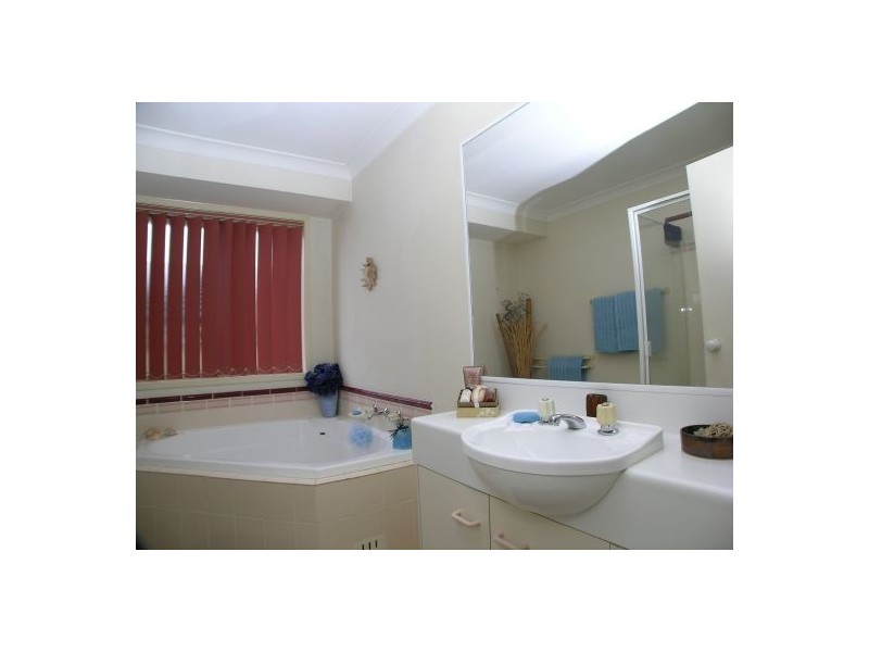 6 Loongana Crescent, Blue Haven NSW 2262