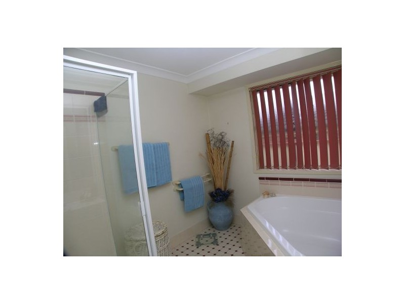 6 Loongana Crescent, Blue Haven NSW 2262