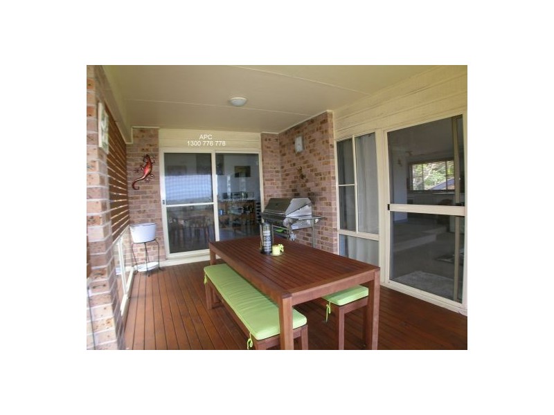 10 Valley View Road, Bateau Bay NSW 2261