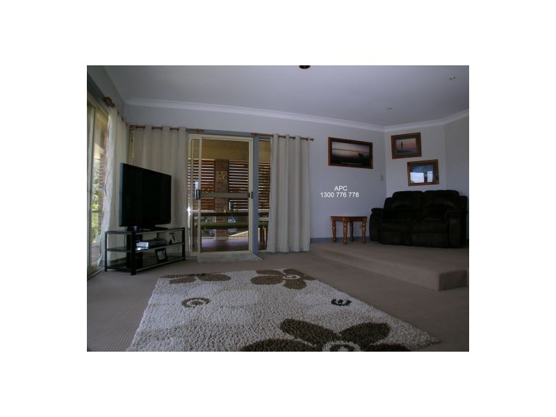 10 Valley View Road, Bateau Bay NSW 2261