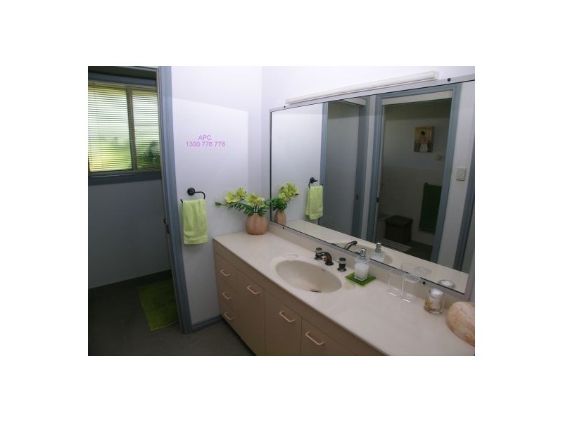 10 Valley View Road, Bateau Bay NSW 2261