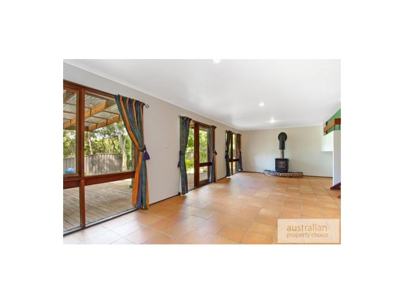 8 Stanley Pl, Illawong NSW 2234