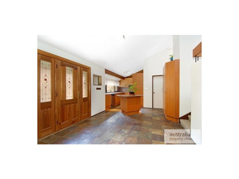 8 Stanley Pl, Illawong NSW 2234