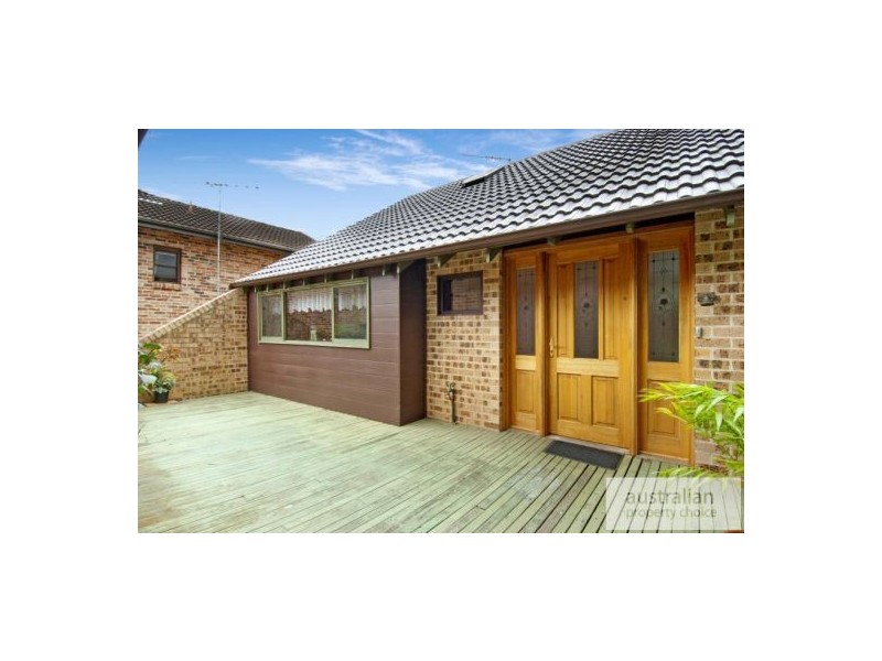 8 Stanley Pl, Illawong NSW 2234