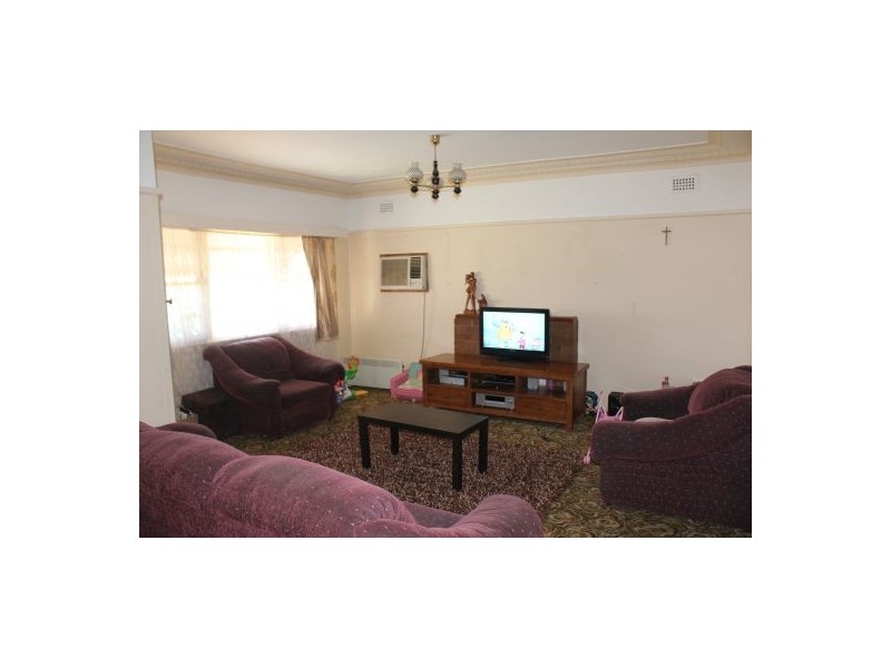 100 Canterbury Road, Glenfield NSW 2167