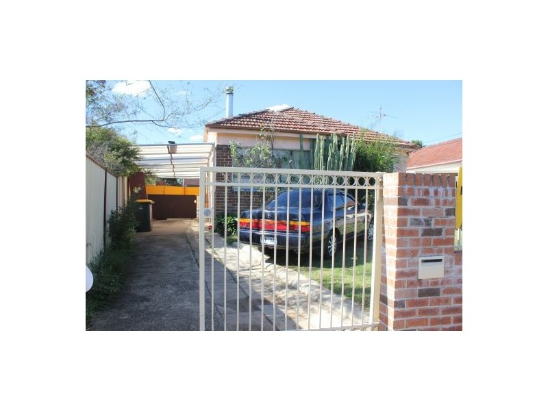 69 Defoe St, Wiley Park NSW 2195
