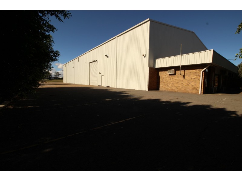 3 Thomas Mitchell Drive (cnr Blakefield Road), Muswellbrook NSW 2333