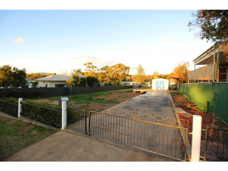 11 Roger Street, Muswellbrook NSW 2333