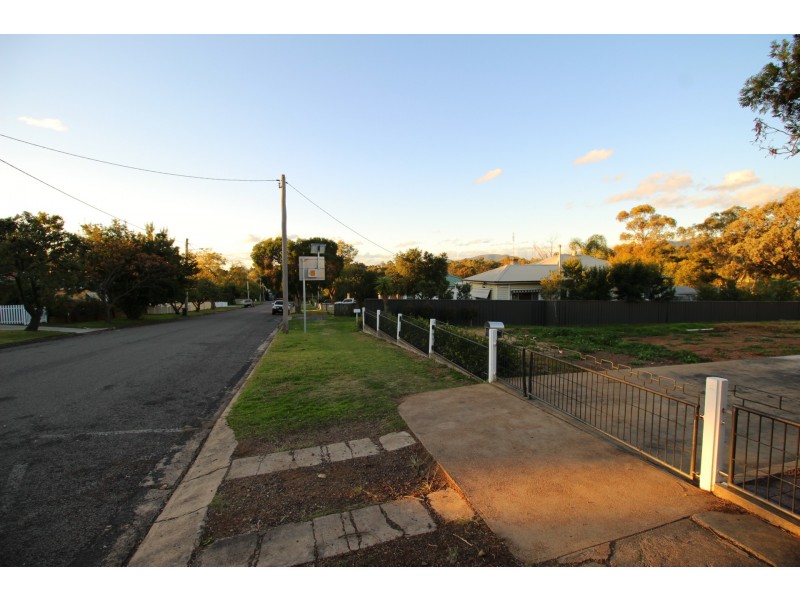 11 Roger Street, Muswellbrook NSW 2333