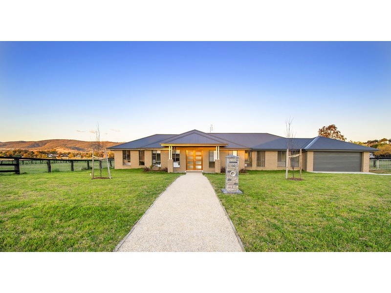 6 Somerset Place, Scone NSW 2337
