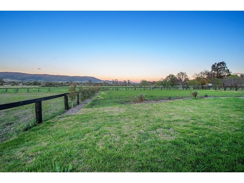 6 Somerset Place, Scone NSW 2337