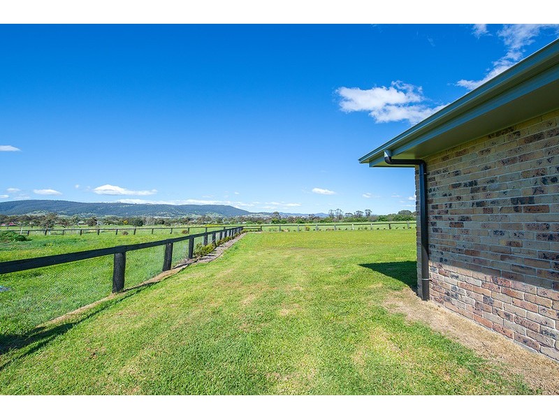 10 Somerset Place, Scone NSW 2337