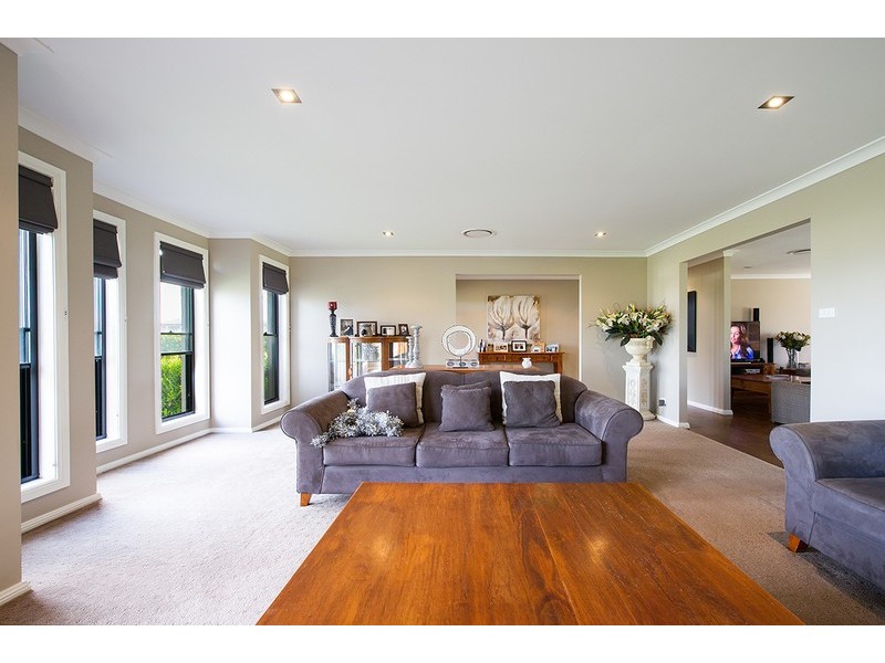 9 Kingfisher Crescent, Scone NSW 2337