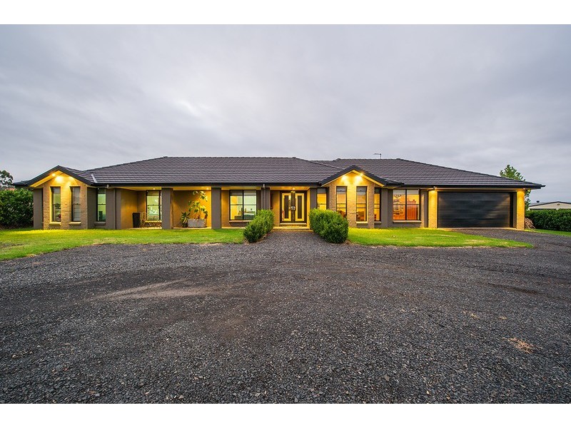 9 Kingfisher Crescent, Scone NSW 2337