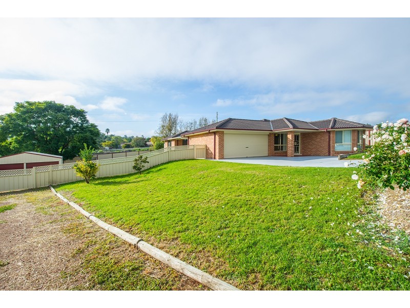 11 Alexander Close, Aberdeen NSW 2336