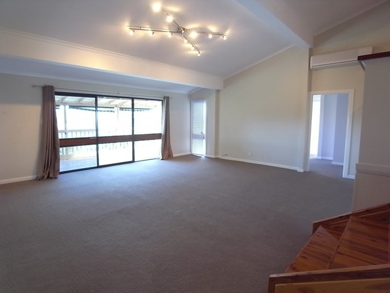 11 MacKenzie Street, Aberdeen NSW 2336
