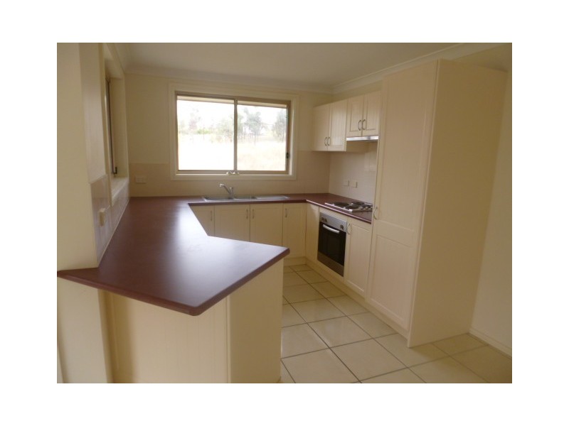 2/9 Lou Fisher Place, Muswellbrook NSW 2333