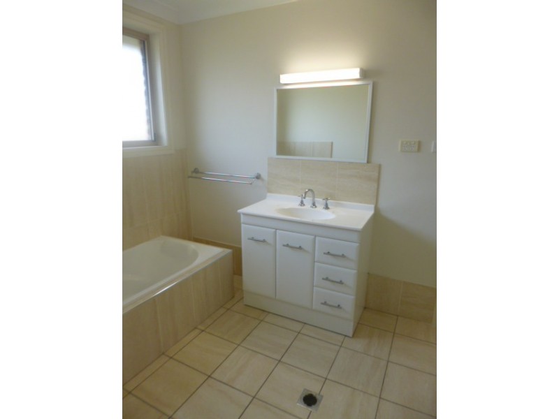 2/9 Lou Fisher Place, Muswellbrook NSW 2333