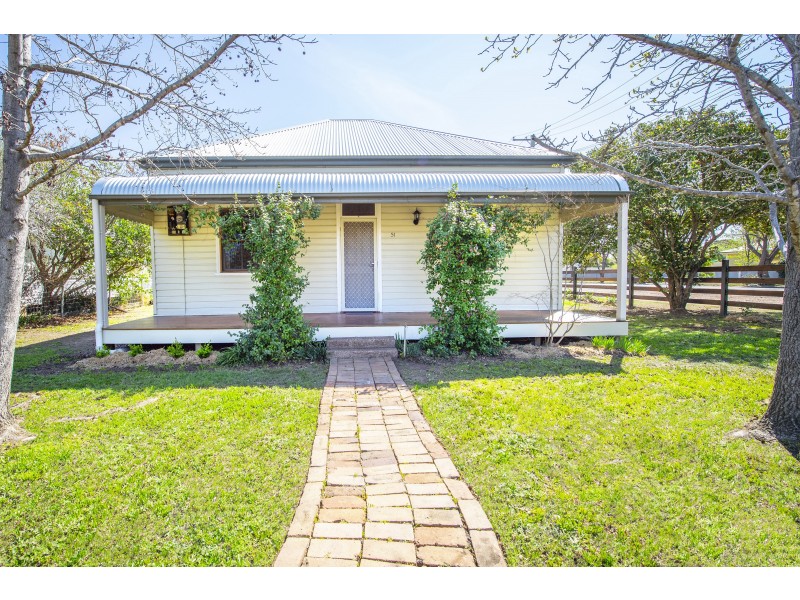 51 Waverley Street, Scone NSW 2337