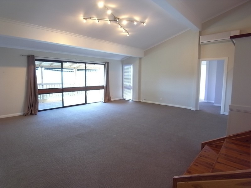 11 MacKenzie Street, Aberdeen NSW 2336