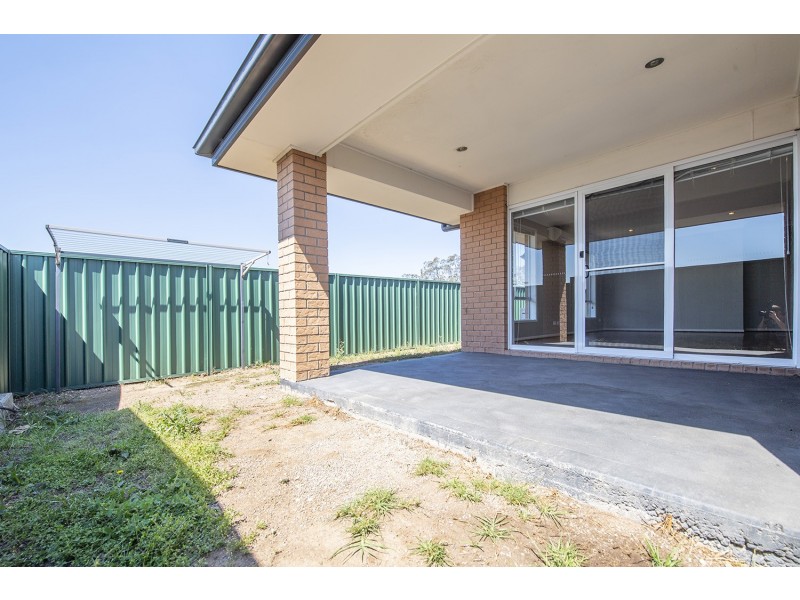 2/2 Chivers Circuit, Muswellbrook NSW 2333