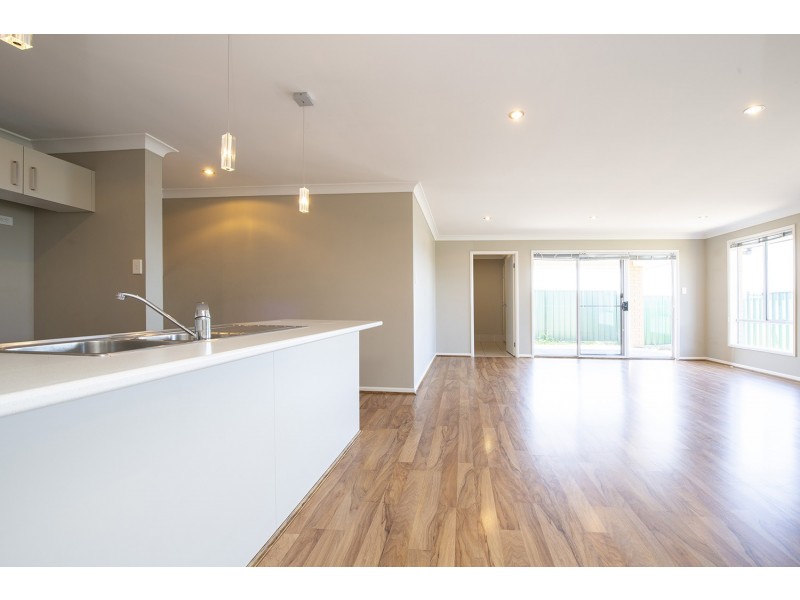 2/2 Chivers Circuit, Muswellbrook NSW 2333