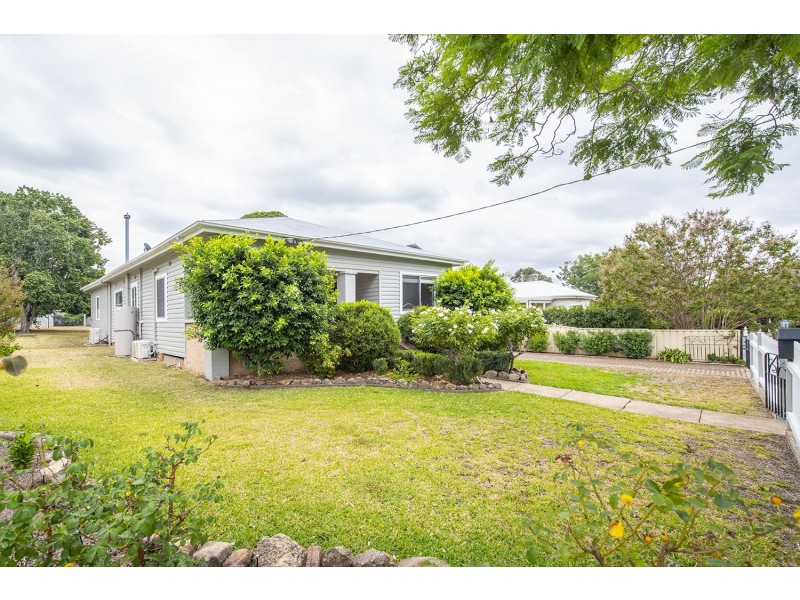 24 Roger Street, Muswellbrook NSW 2333