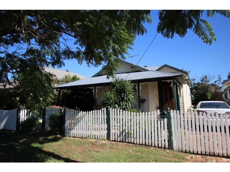 17 Barrett Street, Muswellbrook NSW 2333