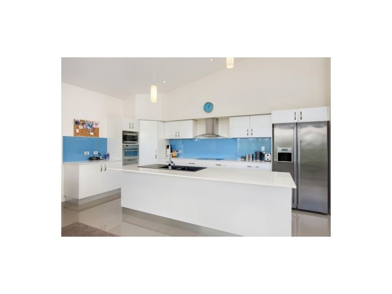 18 Cambanoora Street, Mooroobool QLD 4870