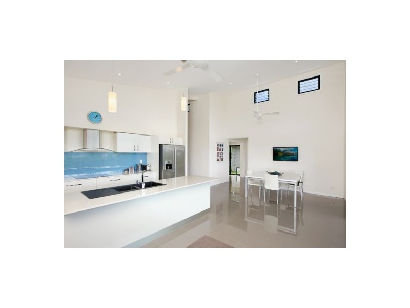 18 Cambanoora Street, Mooroobool QLD 4870