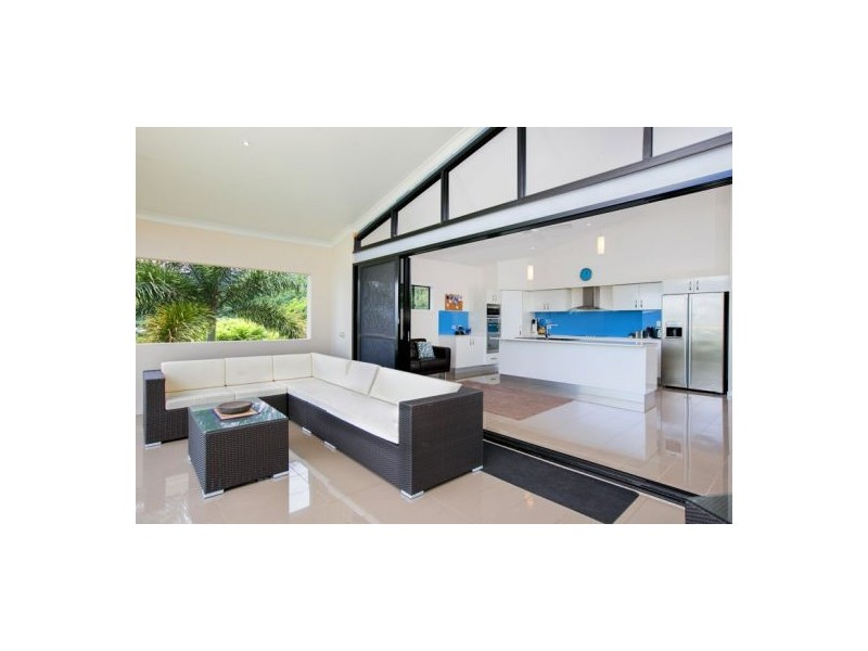 18 Cambanoora Street, Mooroobool QLD 4870