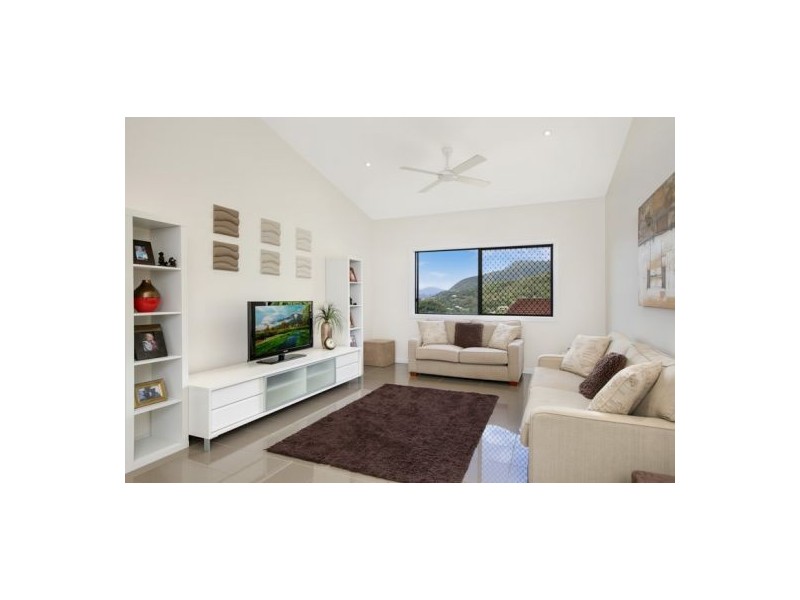 18 Cambanoora Street, Mooroobool QLD 4870