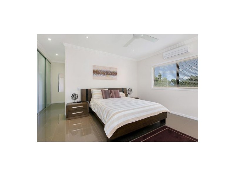 18 Cambanoora Street, Mooroobool QLD 4870