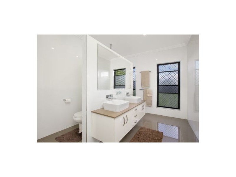 18 Cambanoora Street, Mooroobool QLD 4870