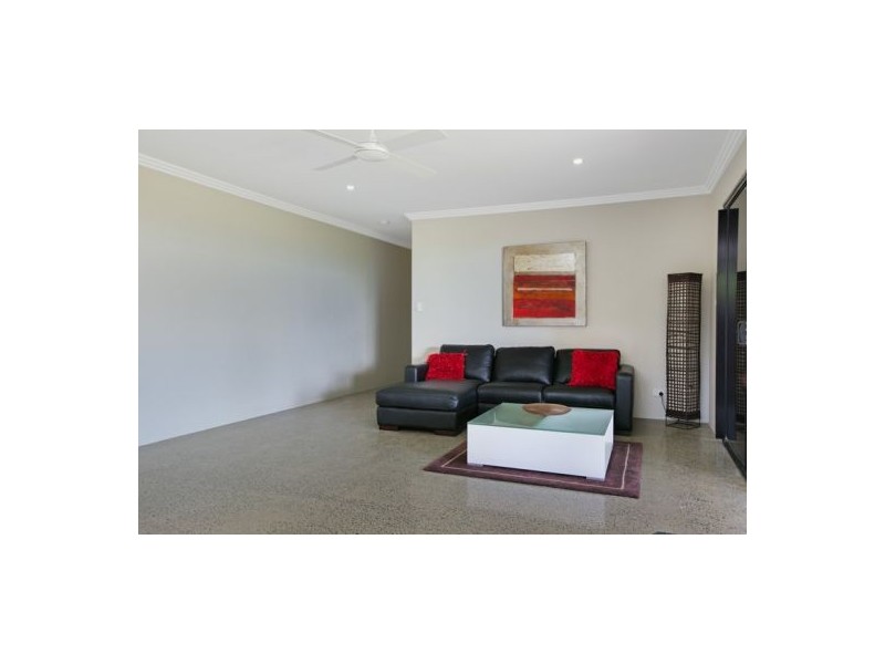 18 Cambanoora Street, Mooroobool QLD 4870
