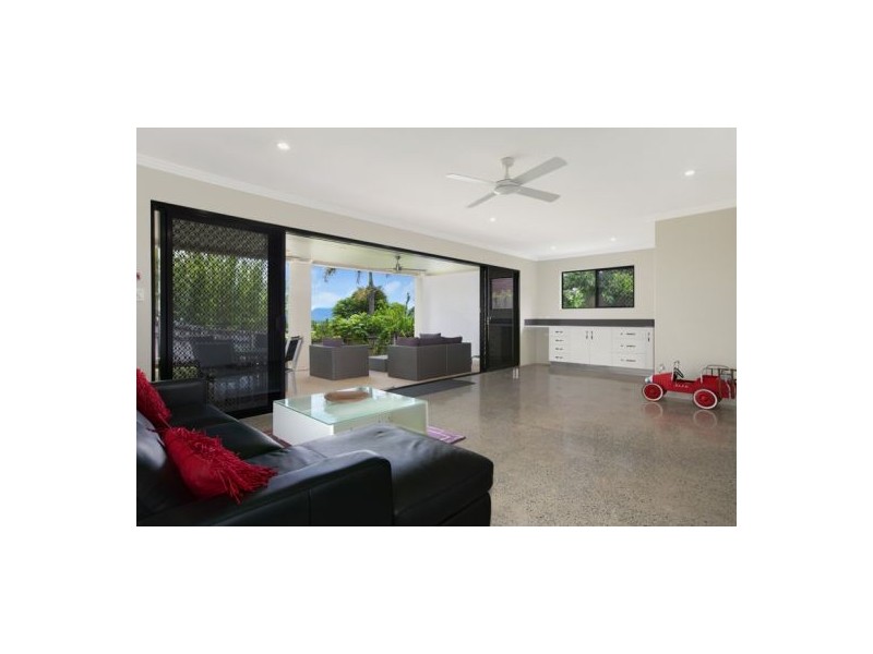 18 Cambanoora Street, Mooroobool QLD 4870