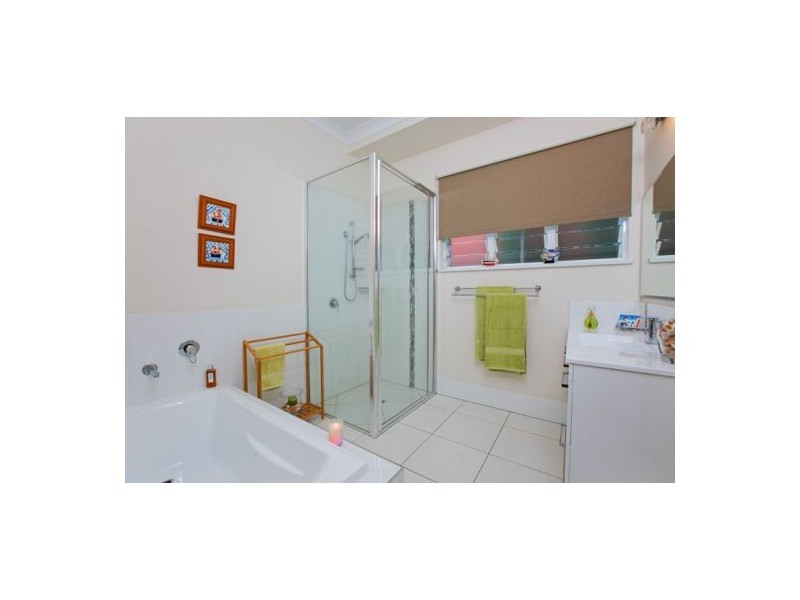 346 Pease Street, Edge Hill QLD 4870