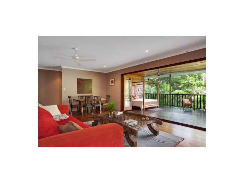 L2 Woodridge Close, Redlynch QLD 4870